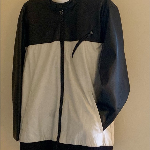 Authentic GUESS Faux Leather Biker Jacket - Picture 3 of 9